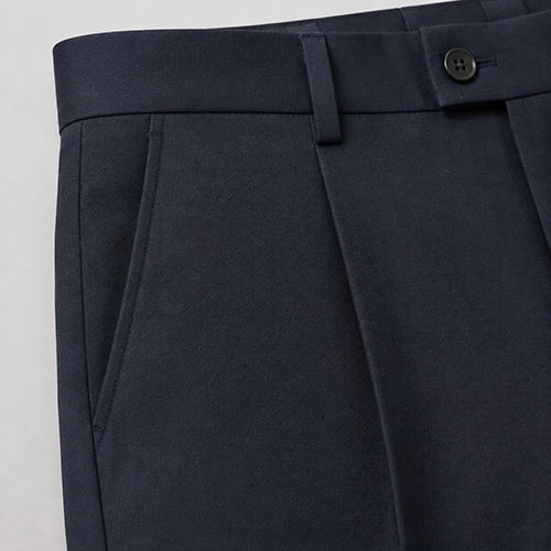 Precisely positioned slant pocket